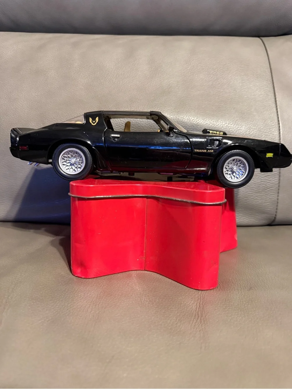 Road signature scale  1:18 black model diecast 1979 Pontiac, Firebird Trans Am